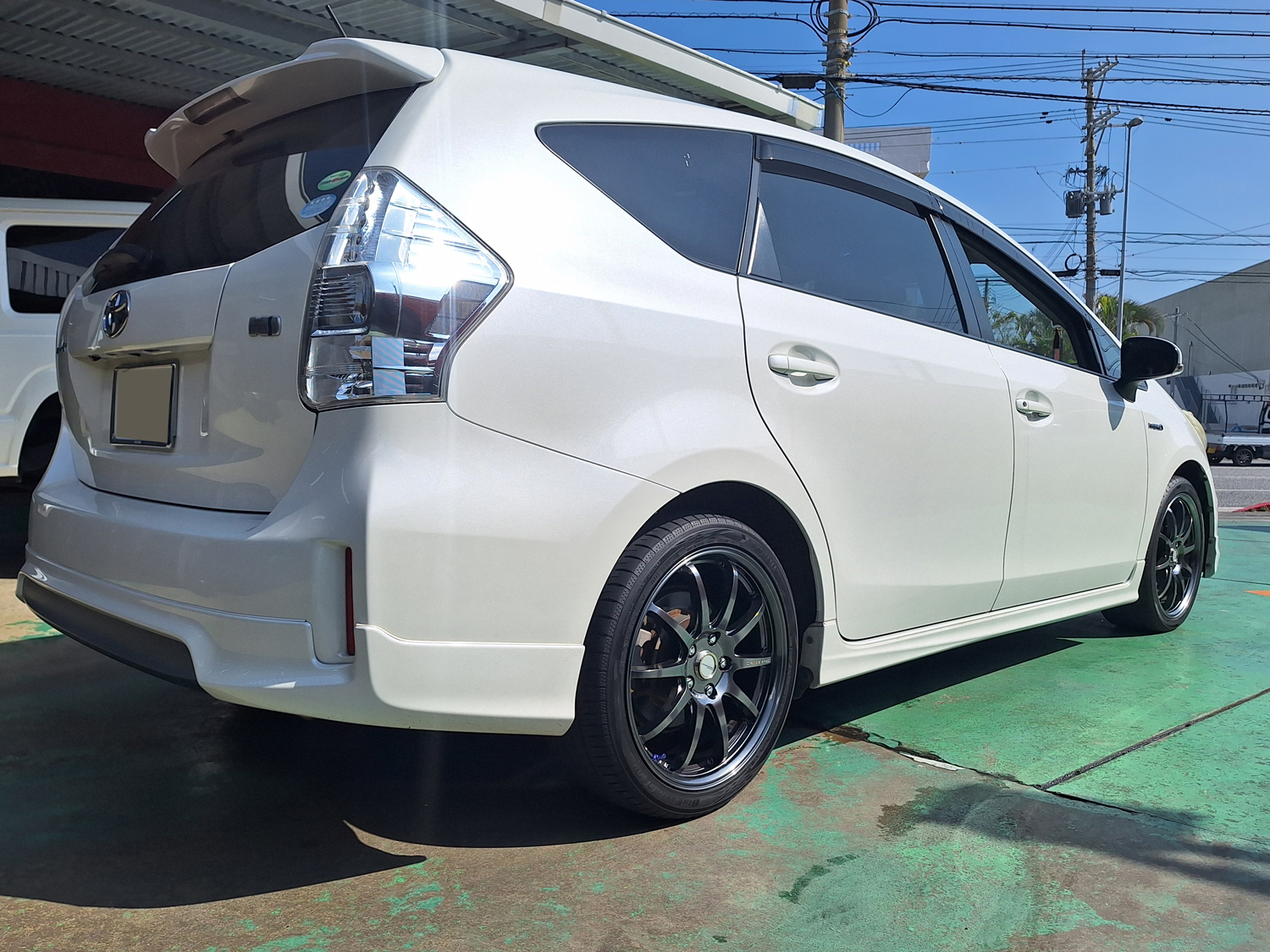 トヨタ プリウスα等に TOPRUN 18x7.5J +42 PCD 114.3 5H 社外