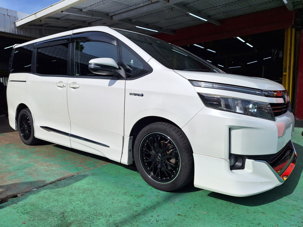 ②バリ溝215/50R17アルミセット17×7Jオフセット53？ ヴォクシー ②バリ溝215/50R17アルミセット17×7Jオフセット53？ ヴォクシー