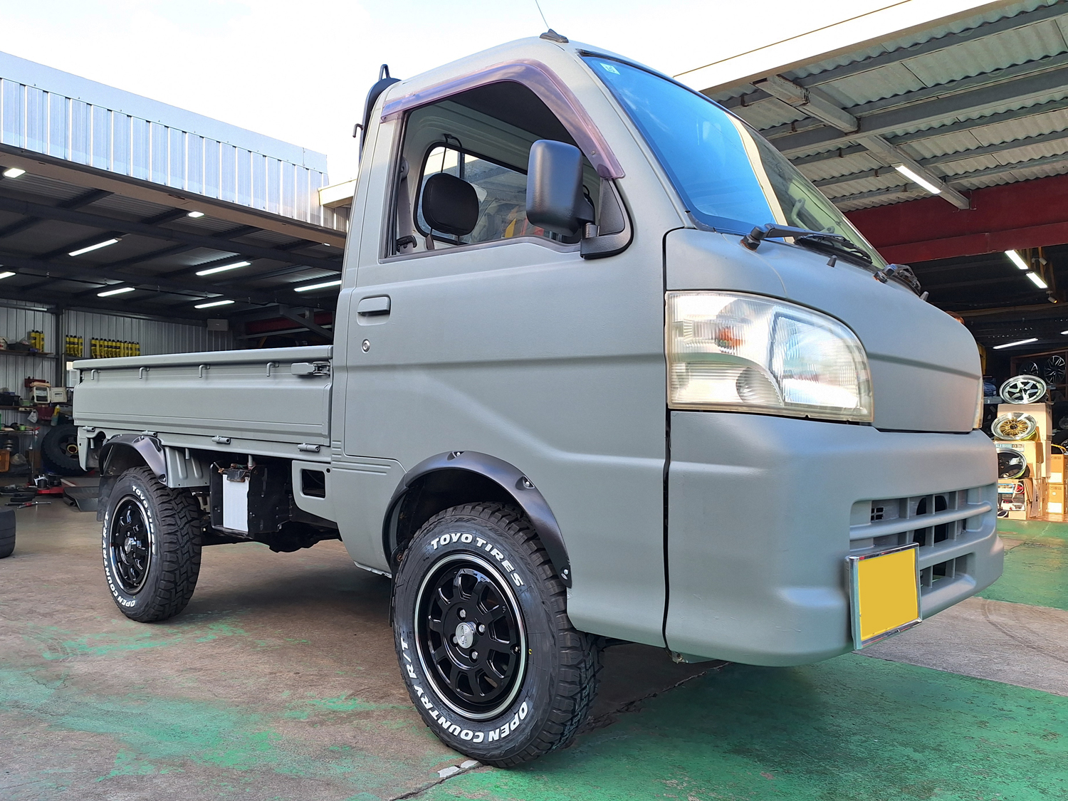 ダイハツ ハイゼット　VICENTE-06 14×5J　TOYO OPEN COUNTRY 165/80R14