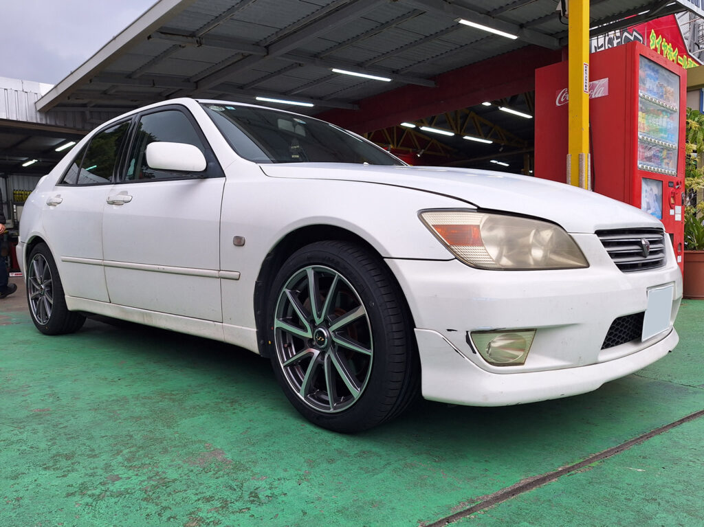 ①タイヤホイール2本 215/55R17 アルテッツァに使用してました。