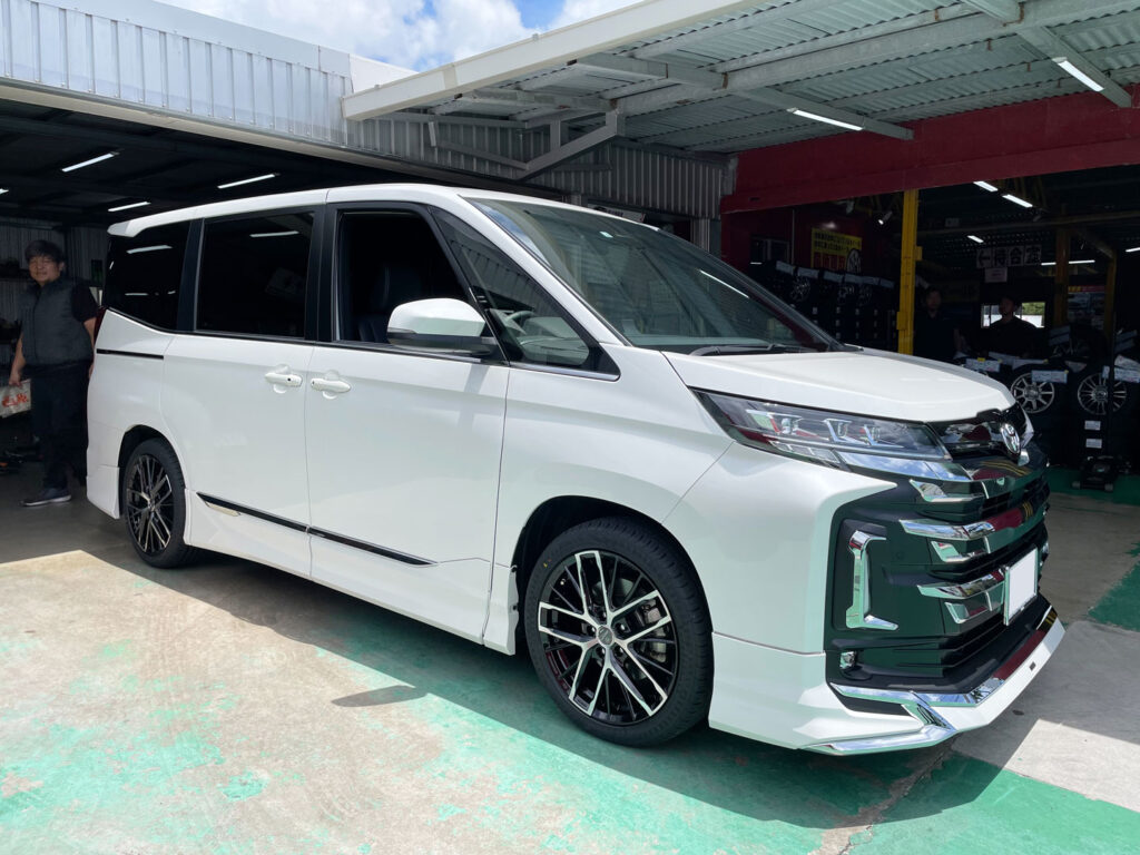 トヨタ ノア SMACK REVILA 18×7J RADAR 215/45R18｜ホイール・タイヤ