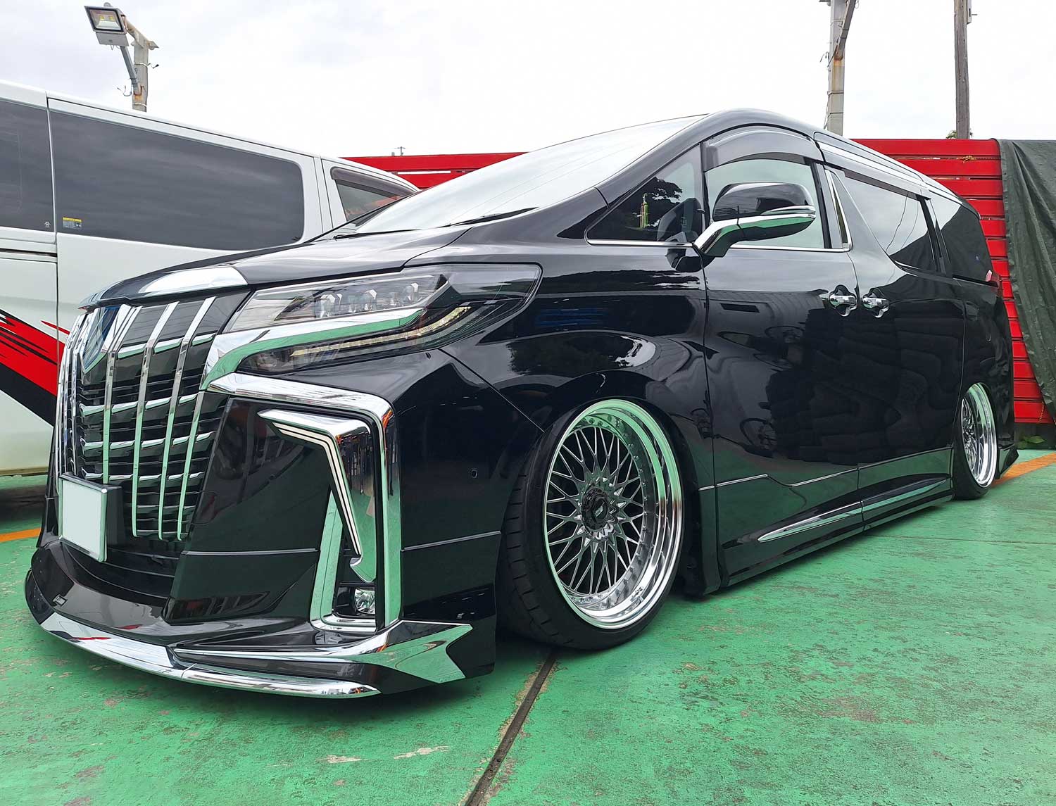 トヨタ アルファード30系　SSR Professor MESH Under 20×9.5J　NITTO 235/35R20