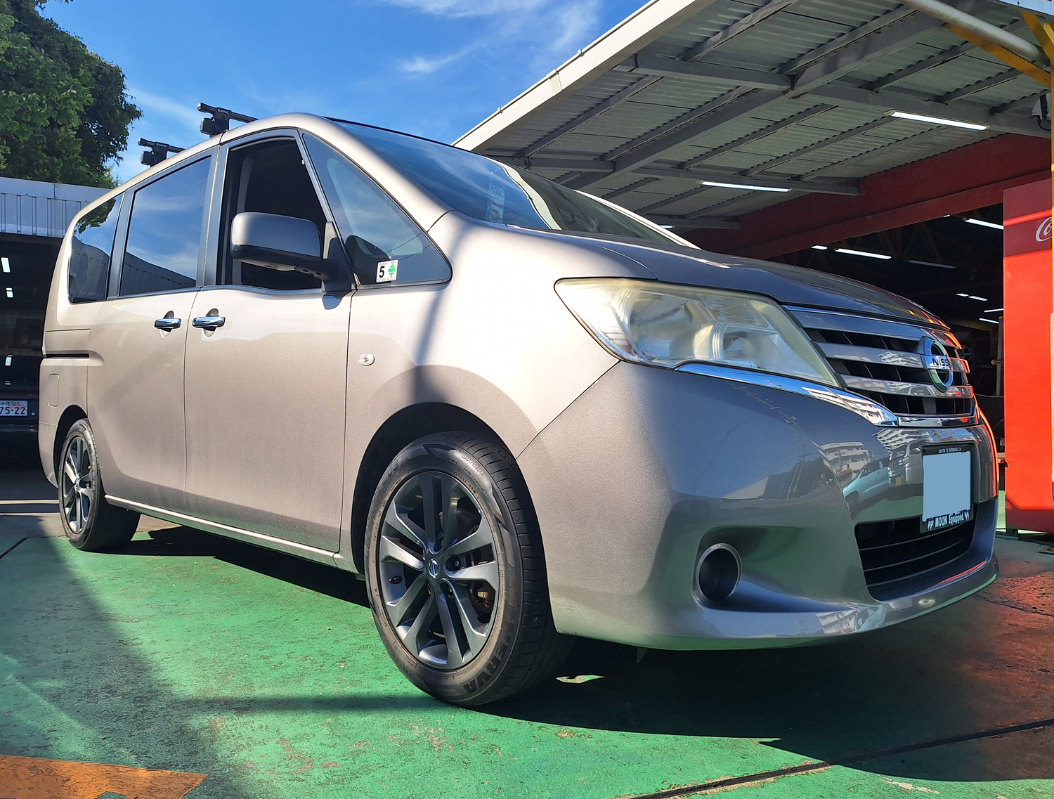 日産 セレナ　日産ジューク純正アルミホイール 17×7J　MINERVA 215/55R17