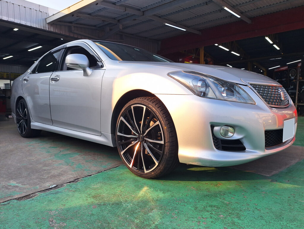 トヨタ　クラウン　ホイール クラウン TOYOTA トヨタ 新型 クラウンセダン 純正 19インチ 新車外し