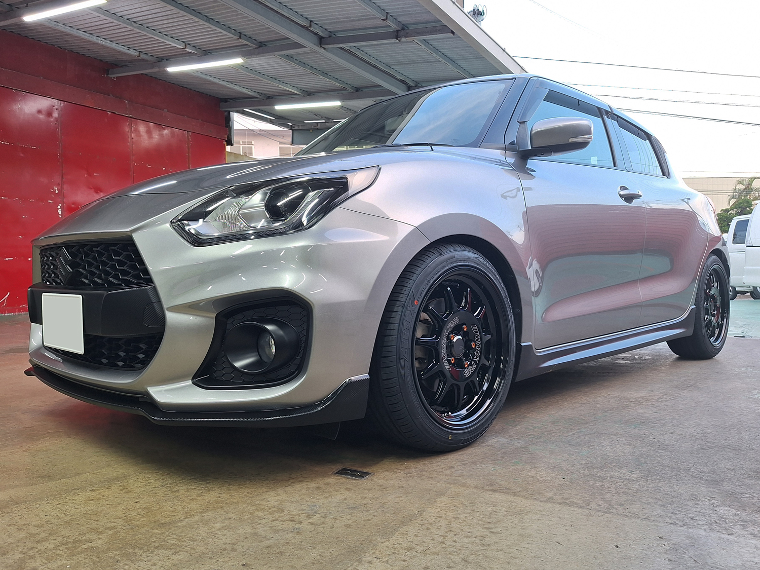スズキ スイフト　EMOTION RS11 17×8J　ZEETEX 215/45R17