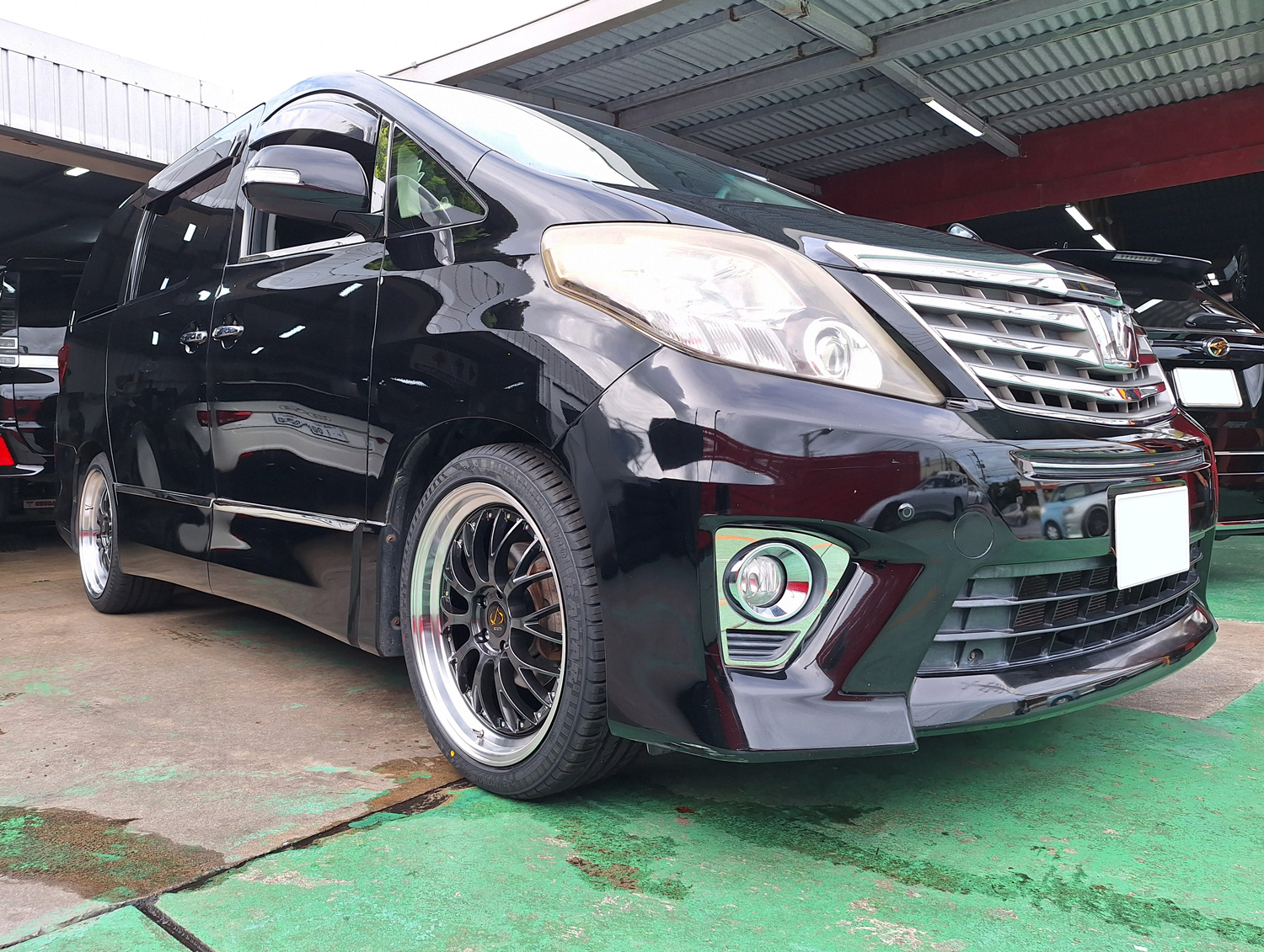 トヨタ アルファード　Stich Mesh NR 20×8.5J/9.5J　RADAR 245/40R20