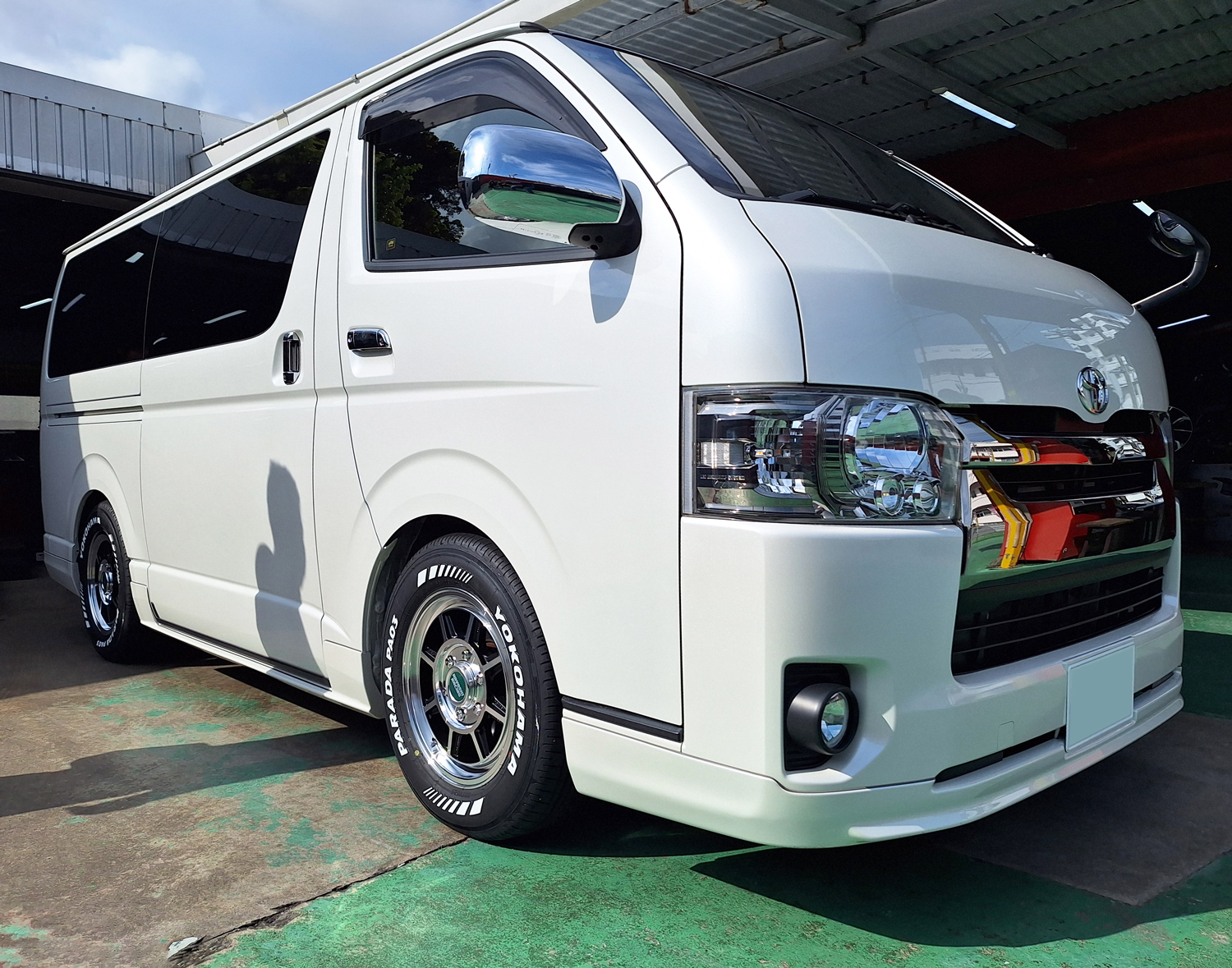 トヨタ ハイエース スーパーGL　HAYASHI STREET STH-TYPE 16×6.5J　PARADA PA03 215/65R16