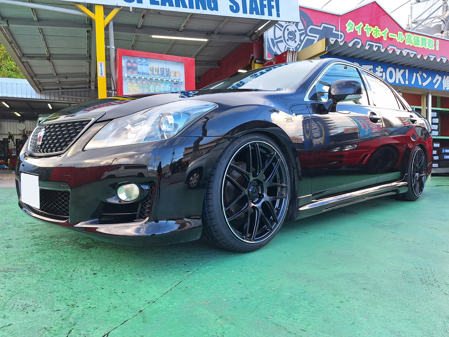 トヨタ 200系 クラウンアスリート　WedsSport SA-27R 20×8.5J/9.5J　MAXTREK 225/35R20