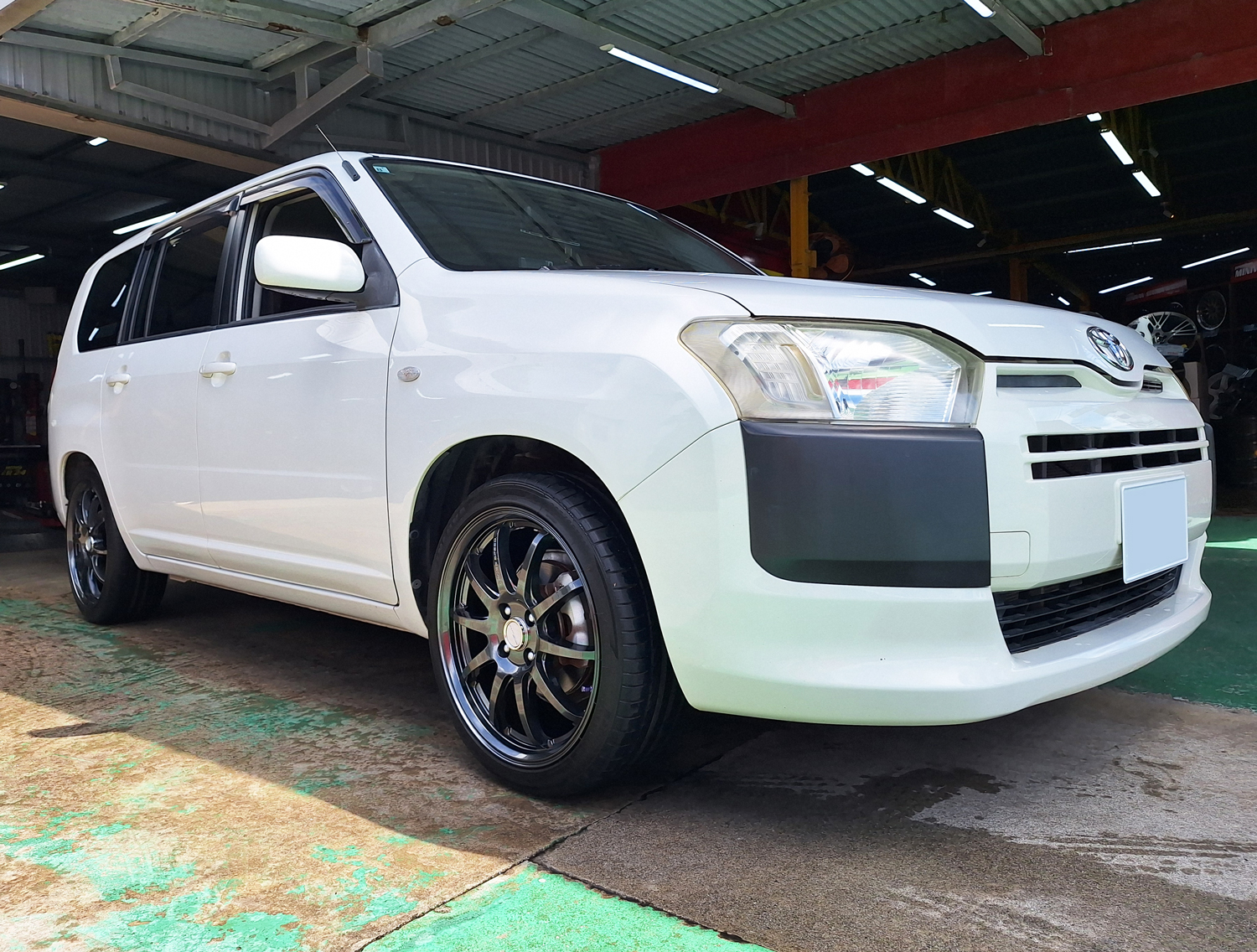 トヨタ プロボックス　CROSS SPEED CR10 17×7J　MINERVA 205/40R17