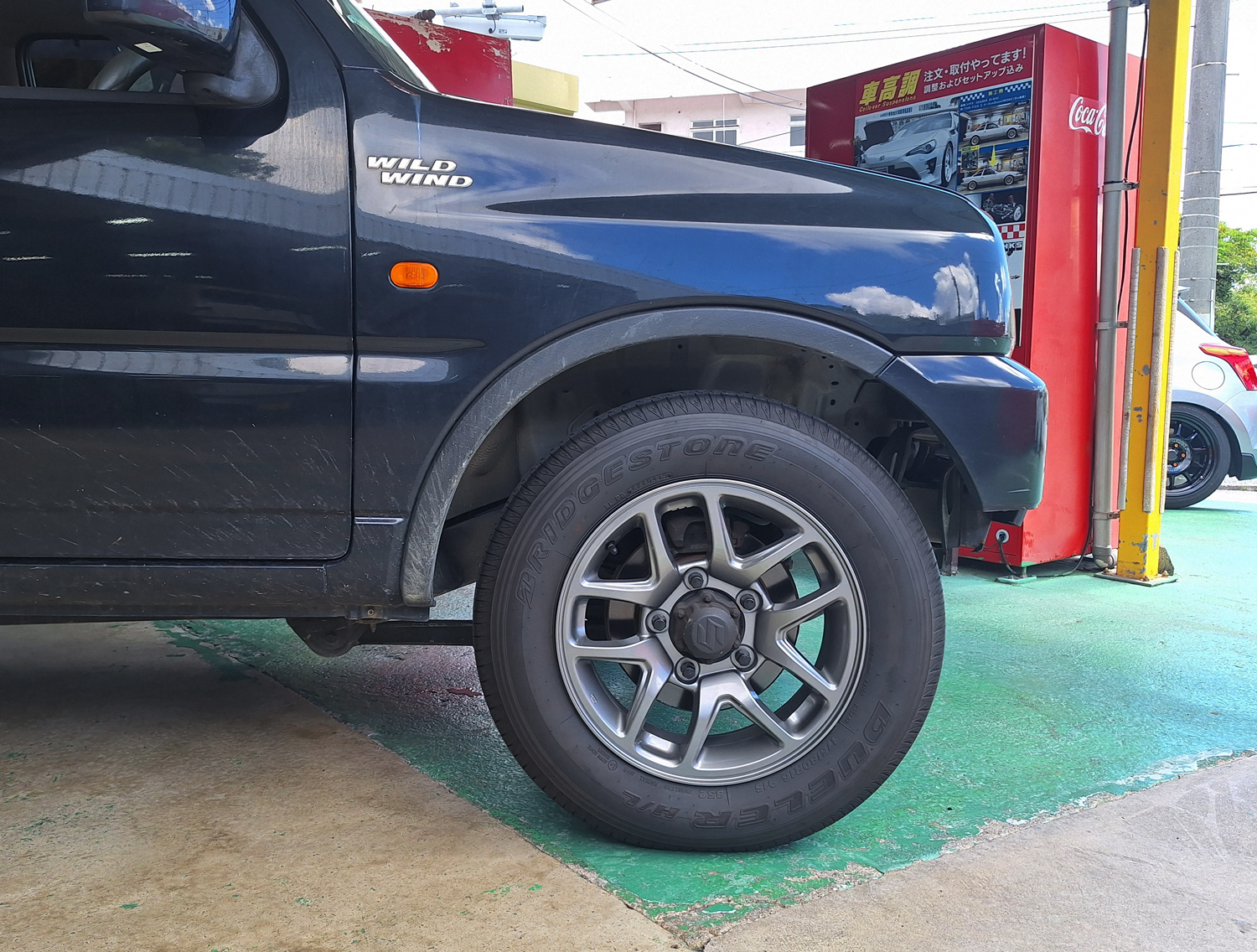 ジムニー純正タイヤBRIDGESTONE DUELER HIT 16インチ ジムニー純正タイヤBRIDGESTONE DUELER HIT 16インチ スズキ