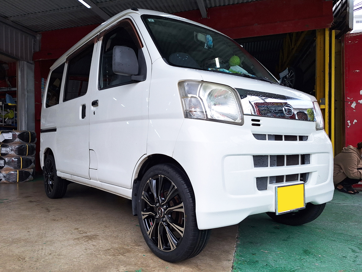 ダイハツ ハイゼットカーゴ　LEONIS VR 16×5J　MINERVA 165/50R16