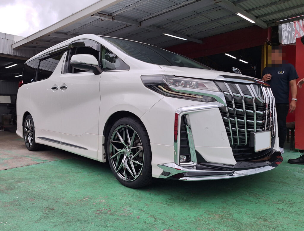 トヨタ アルファード30系 weds LEONIS IT 20×8.5J NITTO 245/40R20