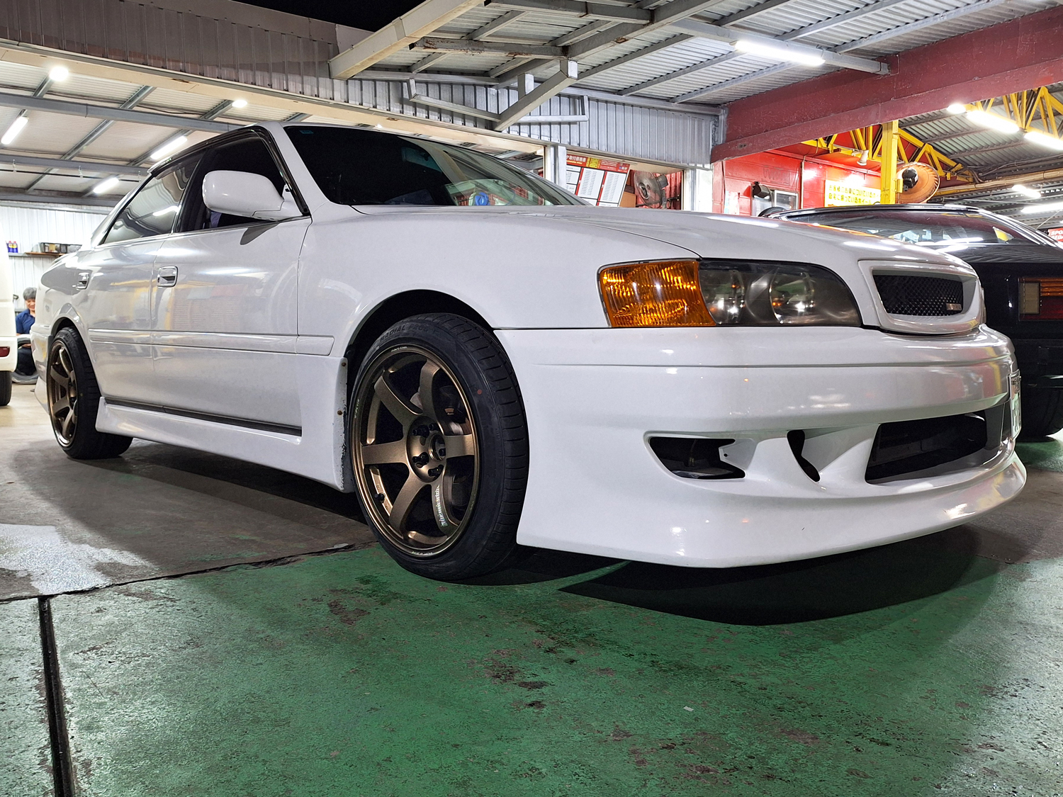 トヨタ チェイサー　VOLK RACING TE37 SAGA S-plus 18×9.5J　MINERVA 225/40R18