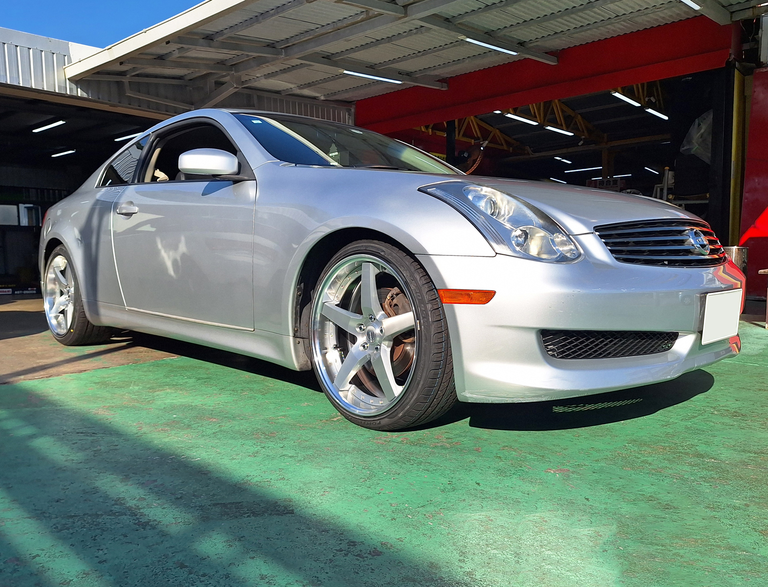 日産 V35 スカイライン　GNOSIS GR203 20×9J/10J　MAXTREK 225/35R20 245/35R20