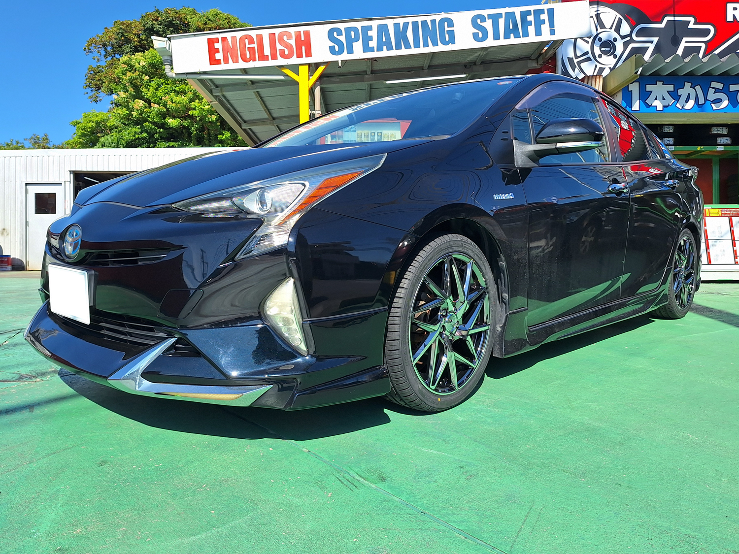 トヨタ プリウス　LEONIS IT 18×7J　ZEETEX 225/40R18