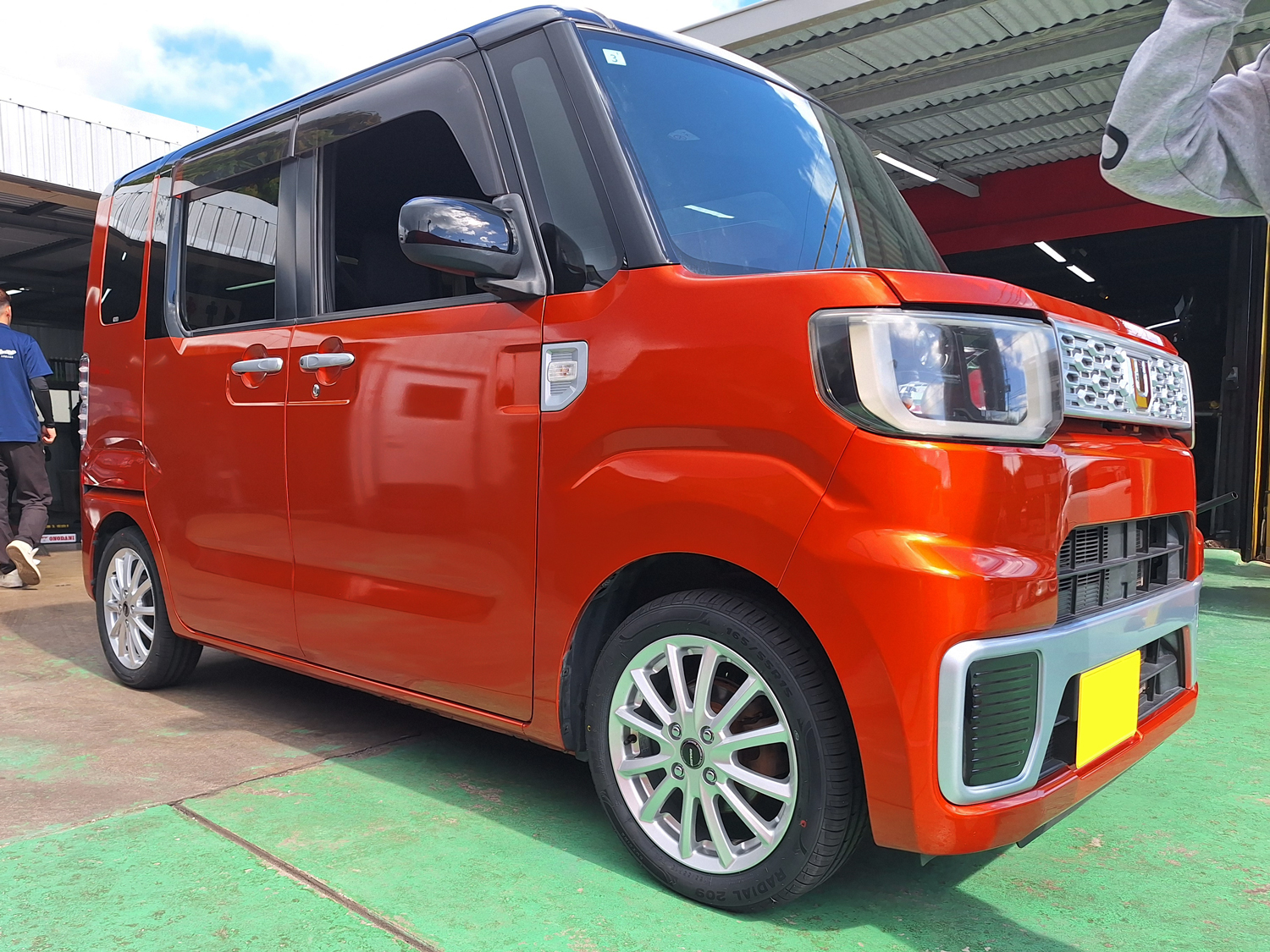 ダイハツ ウェイク　KOSEI クレイジス 15×4.5J　MINERVA 165/55R15