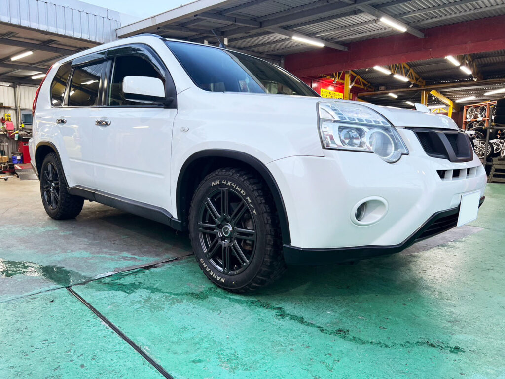 日産 エクストレイル LAYCEA MILLOUS DF 17×7J NANKANG FT-9 M/T 215