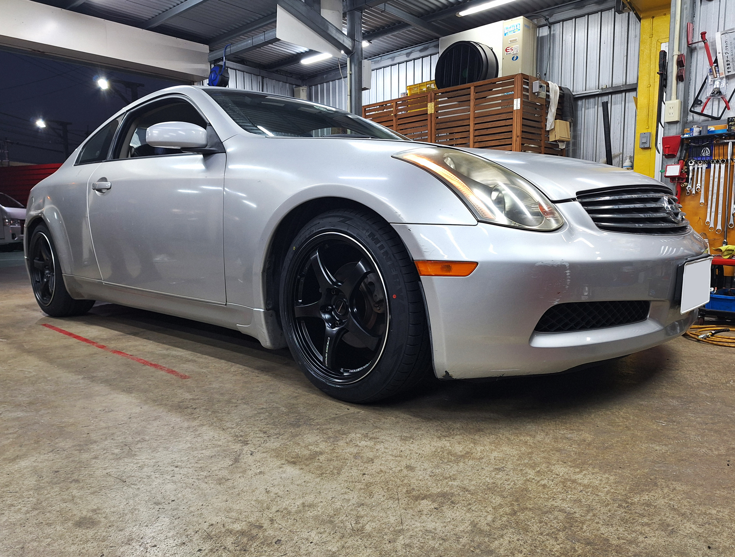 日産 V35 スカイライン　CROSS SPEED CR5 18×8.5J/9.5J　MINERVA 225/45R18 MAXTREK 245/45R18