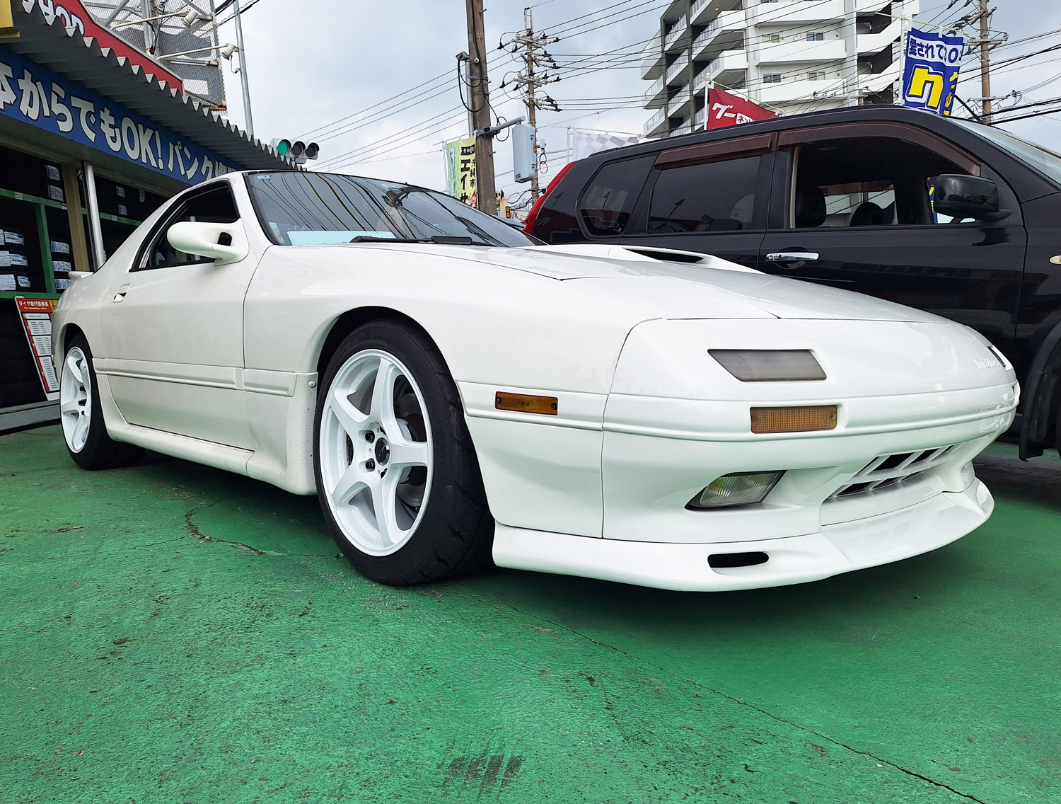 マツダ RX-7 FC3S　EMOTION T5R 2P 17×8J/9J　SHIBATIRE 215/45R17 235/40R17