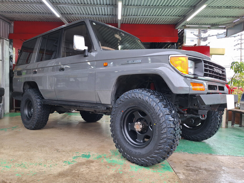 ブラッドレーVX 16x8J 285/75R16ジオランダー スタッドレス トヨタ ランドクルーザー BRADLEY V 16×8.5J GEOLANDAR M/T G003 285