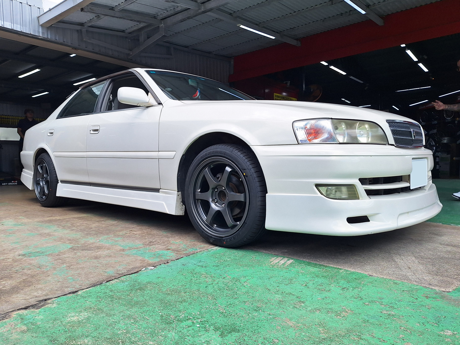 トヨタ JZX100 チェイサー　BRIDGESTONE B.I.M 17×7.5J/8.5J　MAXTREK 215/45R17